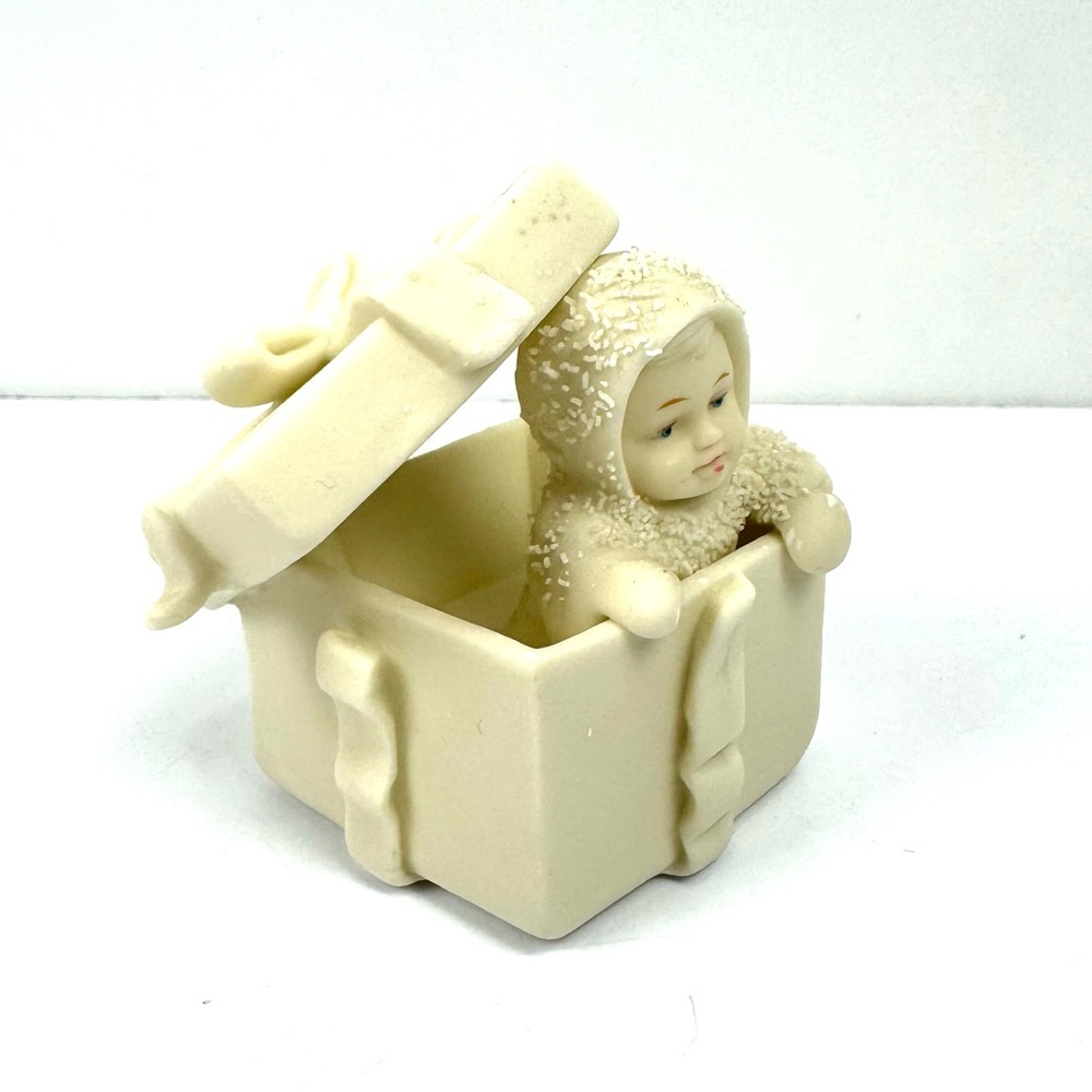 Vintage Dept 56 SNOWBABIES "Surprise" Angel Present Box Bisque #7989-8 Ornament